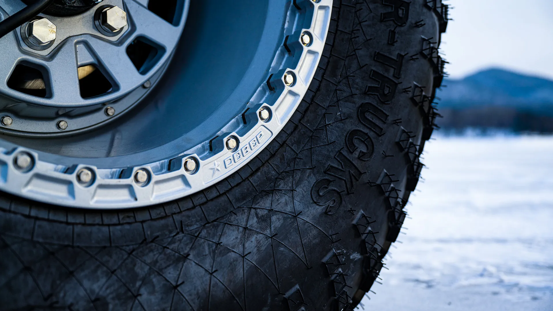 Иллюстрация Шины низкого давления — мягкий ход по жёстким условиям