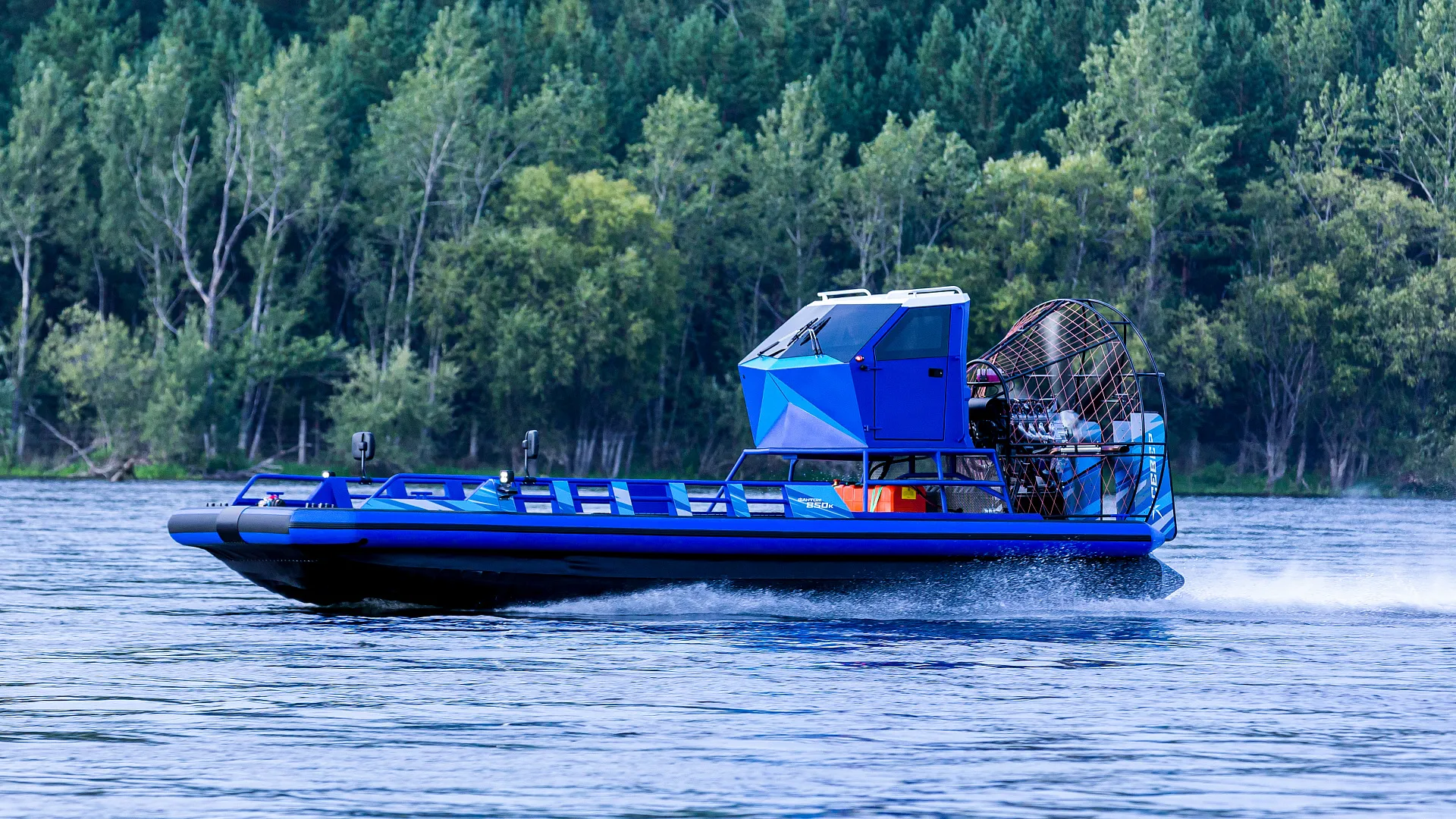 Иллюстрация Лодка Север плывёт Иллюстрация Лодка Север плывёт