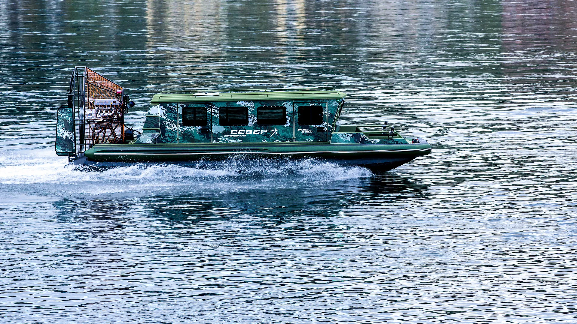 Иллюстрация Лодка Север плывёт Иллюстрация Лодка Север плывёт