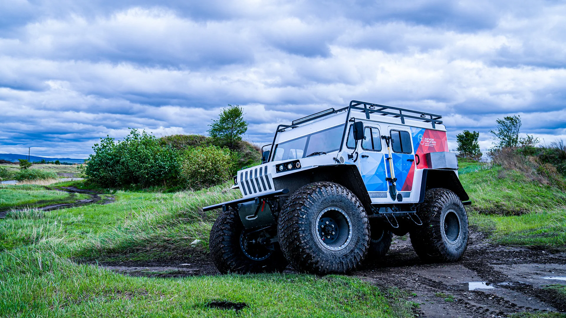 Иллюстрация Вездеход Север на бездорожье Иллюстрация Вездеход Север на бездорожье