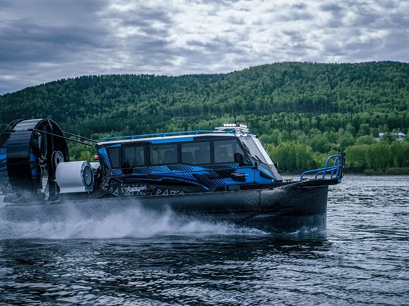 Аэролодка едет вперед Иллюстрация Аэролодка едет вперед